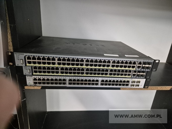 Sprzęt informatyczny różny - pakiet zawierający 40 poz. asort. (wg oddzielnego wykazu), w tym m.in.: macierz dyskowa (bez dysków twardych), monitory - różne, serwery, SWITCHE, telefony VOIP, UPS - różne itp. 