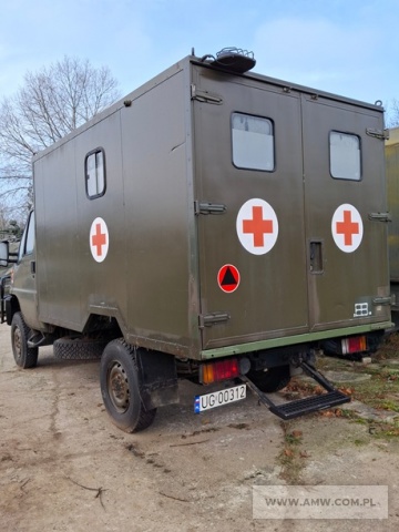 Samochód sanitarny 4-noszowy SCAM SM T 50 (z wciągarką i częściowym wyposażeniem) 