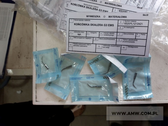 Sprzęt medyczny - pakiet zawierający 20 poz. asort. (wg oddzielnego wykazu), w tym m.in.: destylarka MELADEST, końcówka skalera G2 EMS, przyrząd ssący elektryczny WAN-M1, turbina KAVO 636 CP itp. 