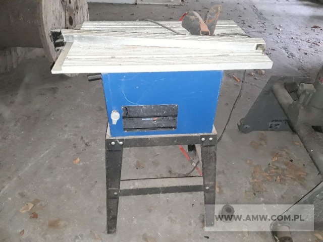 Sprzęt warsztatowy (z demontażu) - pakiet zawierający 15 poz. asort. (wg oddzielnego wykazu), w tym m.in.: kompresor 24 l, piła tarczowa do drewna TPSE, tokarka uniwersalna, wiertarka pozioma D-07 