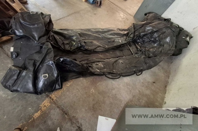 Łodzie (bez silników, niekompletne) - pakiet zawierający 3 poz. asort., w tym: łódź gumowa BOSMAN - 2 szt., łódź pontonowa ZODIAK FC-470MN - 1 szt. 