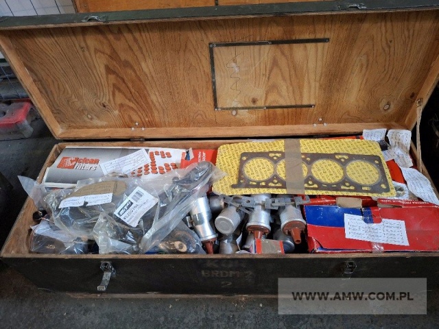 Części zamienne do samochodów (m.in. Star 660, Polonez, Żuk, Nysa, Fiat Siena) -  pakiet zawierający 144 poz. asort. (wg oddzielnego wykazu), w tym m.in.: amortyzatory, wahacze, drzwi, błotniki, pompy wody, przewody zapłonowe itp. 