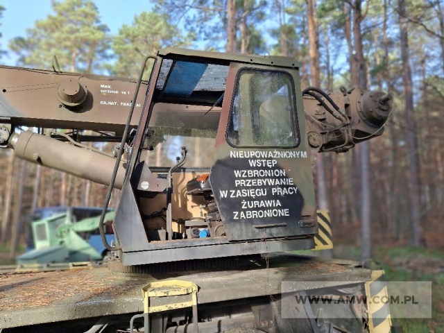 Żuraw na samochodzie JELCZ-642 (udźwig 18 t) 