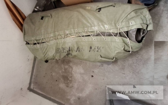 Łodzie (bez silników, niekompletne) - pakiet zawierający 3 poz. asort., w tym: łódź gumowa BOSMAN - 2 szt., łódź pontonowa ZODIAK FC-470MN - 1 szt. 