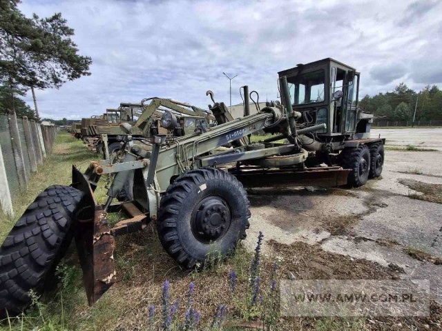 Równiarka samojezdna DZ-122A 