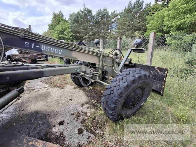 Równiarka samojezdna DZ-122A 