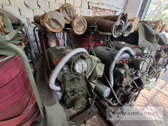 Zestaw pompowy - pakiet zawierający 3 komplety (w tym jedna motopompa M800 i częściowym wyposażeniem m.in.: węże ssawne, zwijadła na węże, skrzynie na wyposażenie, narzędzia i części zapasowe) 