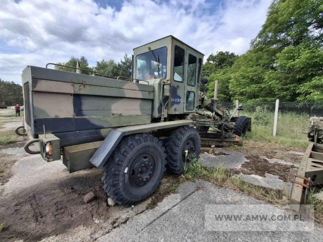 Równiarka samojezdna DZ-122A 