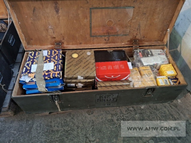 Części zamienne do samochodów (m.in. Star 660, Polonez, Żuk, Nysa, Fiat Siena) -  pakiet zawierający 144 poz. asort. (wg oddzielnego wykazu), w tym m.in.: amortyzatory, wahacze, drzwi, błotniki, pompy wody, przewody zapłonowe itp. 