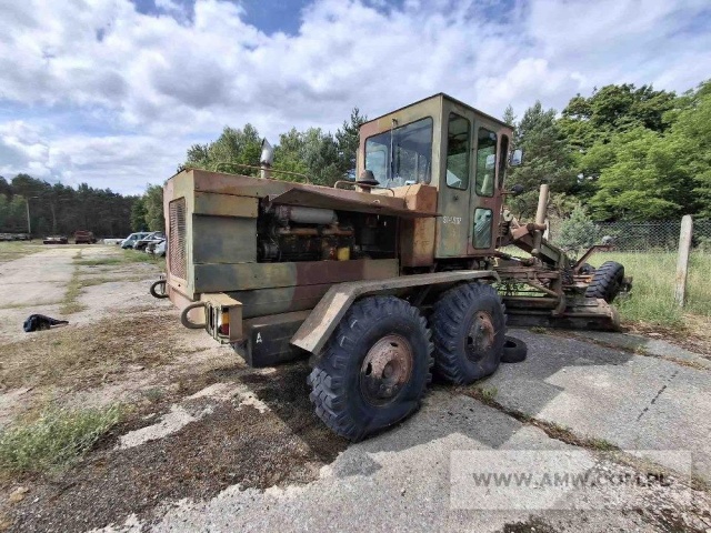 Równiarka samojezdna DZ-122A 