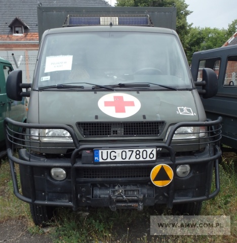 Samochód sanitarny 4-noszowy SCAM SM T 50 (z wyciągarką, bez wyposażenia) 