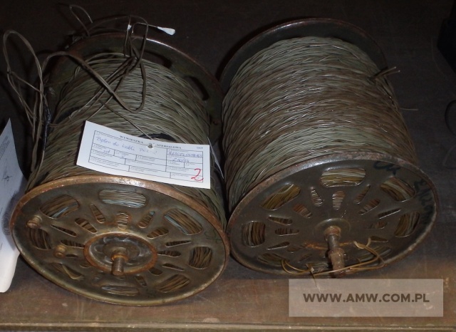 Sprzęt służby łączności - pakiet zawierający 3 poz. asort., w tym: kabel PKL 1x2 (2 245 m), bęben do kabli PKL-2 WZŁ-B-4745-009 - 2 szt., zwijak do kabla PKL-2 - 2 szt. 