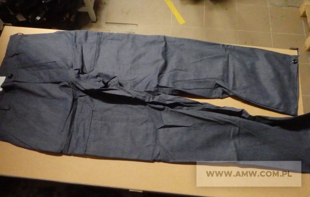 Odzież robocza - pakiet zawierający 24 poz. asort. (wg oddzielnego wykazu), w tym m.in.: bluzy robocze, spodnie robocze, ubrania robocze itp. 