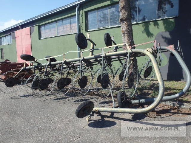 Maszyny rolnicze - pakiet zawierający 4 poz. asort. (wg oddzielnego wykazu), w tym: brony zębowe zawieszane U-211/2 oraz przetrząsaczo-zgrabiarki Z 211/2 