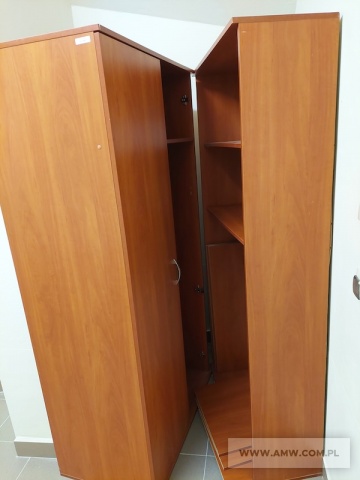 Meble biurowe - pakiet zawierający 18 poz. asort. (wg oddzielnego wykazu), w  tym m.in.: krzesło biurowe MAGNUS - 5 szt., fotel pracowniczy obrotowy - 10 szt. itp. 