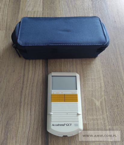 Sprzęt oraz asortyment medyczny - pakiet zawierający 19 poz. asort. (wg oddzielnego wykazu), w tym m.in.: aparat ACCUTREND PLUS, bieżnia elektryczna, elektrokardiograf 3-kanałowy AS CARD itp. 