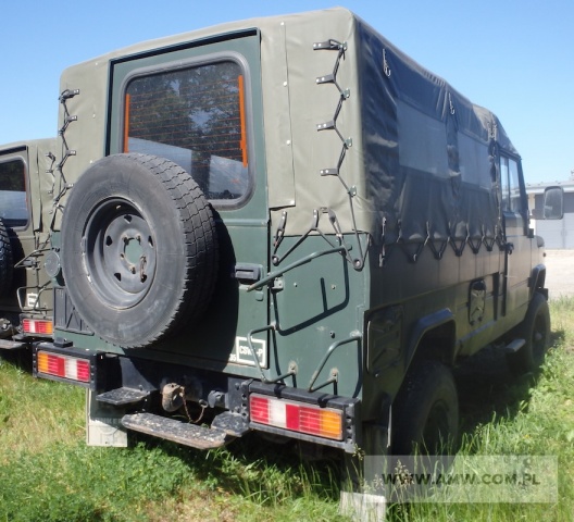 Samochód ciężarowo-osobowy wysokiej mobilności HONKER 2000 