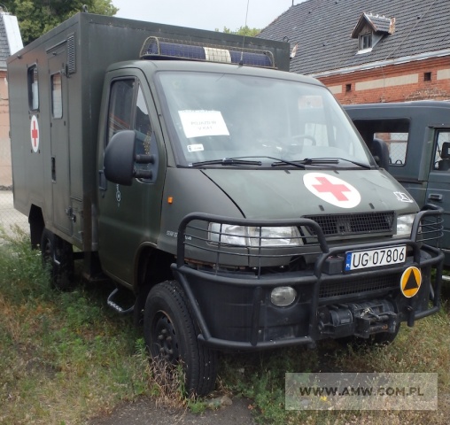 Samochód sanitarny 4-noszowy SCAM SM T 50 (z wyciągarką, bez wyposażenia) 