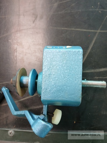 Szlifierki - pakiet zawierający 4 szt., w tym: szlifierka ręczna dwuprzekładniowa fi 100x20 - 1 szt., szlifierka ręczna ze ściernicą - 1 szt., szlifierka ręczna stołowa - 1 szt., szlifierka stołowa z napędem ręcznym PWSC-B - 1 szt. 