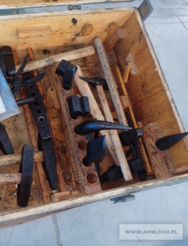 Zestaw narzędzi kowalskich (zdekompletowany) 