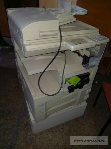 Sprzęt komputerowy i biurowy (8 szt.) – pakiet zawierający 8 poz. asort. (wg oddzielnego wykazu), w tym: stacja dokująca DELL PRO 3X – 1 szt., Polycom SoundPoint IP331 – 3 szt., kserokopiarka KONICA 7022 z podajnikiem – 1 szt., kopiarko-drukarka KONICA MINOLTA – 1 szt., kopiarka XEROX – 1 szt., niszczarka REXEL P-170 – 1 szt. 