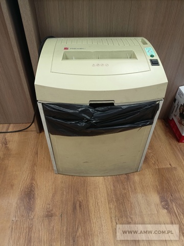 Sprzęt komputerowy i biurowy (8 szt.) – pakiet zawierający 8 poz. asort. (wg oddzielnego wykazu), w tym: stacja dokująca DELL PRO 3X – 1 szt., Polycom SoundPoint IP331 – 3 szt., kserokopiarka KONICA 7022 z podajnikiem – 1 szt., kopiarko-drukarka KONICA MINOLTA – 1 szt., kopiarka XEROX – 1 szt., niszczarka REXEL P-170 – 1 szt. 