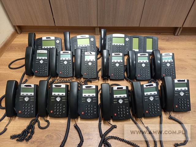 Sprzęt komputerowy i informatyczny (bez dysków twardych) – pakiet zawierający 37 poz. asort. (wg oddzielnego wykazu), w tym: komputer Lenovo ThinkCentre M900z – 19 szt., moduł sekretarski Polycom IP BEM – 2 szt., terminal VoIP Polycom (różne modele) – 15 szt., kasa fiskalna Apollo Milano Plus – 1 szt. 