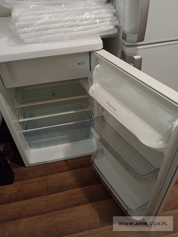 Sprzęt AGD (6 szt.) - pakiet zawierający 6 poz. asort., w tym: lodówka jednodrzwiowa/chłodziarka (różne modele) – 4 szt., chłodziarko-zamrażalka dwudrzwiowa – 2 szt. 