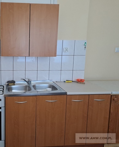 Sprzęt AGD (8 szt.) – pakiet zawierający 8 poz. asort., w tym: chłodziarka DAEWOO FD12 – 5 szt., chłodziarka CANDY – 1 szt., kuchenka mikrofalowa DAEWOO KQG-6L35 – 2 szt. 