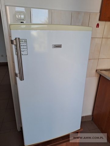 Sprzęt AGD (15 szt.) – pakiet zawierający 4 poz. asort., w tym: chłodziarka CANDY CFO140 – 5 szt., kuchenka mikrofalowa DAEWOO KQG-6L35 – 6 szt., czajnik bezprzewodowy PHILIPS – 1 szt., czajnik bezprzewodowy Zelmer – 3 szt. 