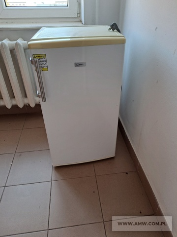 Sprzęt AGD (15 szt.) – pakiet zawierający 4 poz. asort., w tym: chłodziarka CANDY CFO140 – 5 szt., kuchenka mikrofalowa DAEWOO KQG-6L35 – 6 szt., czajnik bezprzewodowy PHILIPS – 1 szt., czajnik bezprzewodowy Zelmer – 3 szt. 