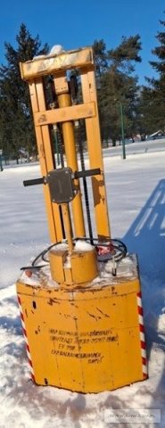 Wózek paletowy unoszący z elektrycznym napędem EV-210 (max udźwig 450 kg, wysokość podnoszenia 3300 mm) 