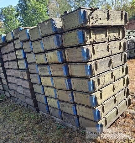 Skrzynie i opakowania drewniane różne (1.821 szt.) - pakiet zawierający 30 poz. asort. (wg oddzielnego wykazu), w tym m.in.: opakowania ramowe do min, skrzynie drewniane do granatów ręcznych, skrzynie drewniane do trotylu, skrzynie drewniane do pocisku rakietowego M-21 itp. 