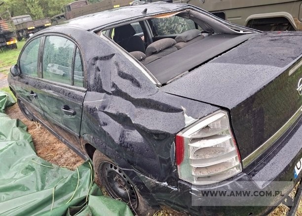 Samochód osobowy OPEL VECTRA II 1.8 (po wypadku) 