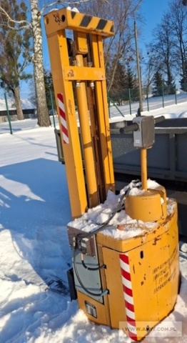 Wózek paletowy unoszący z elektrycznym napędem EV-210 (max udźwig 450 kg, wysokość podnoszenia 3300 mm) 