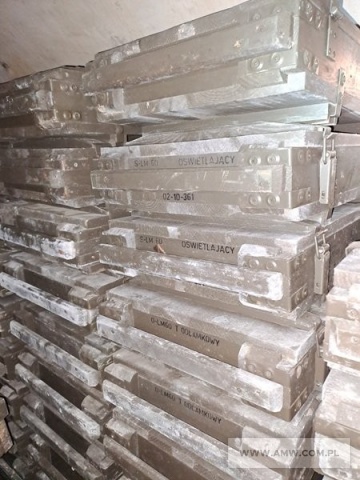 Skrzynie i opakowania drewniane różne (831 szt.) - pakiet zawierający 23 poz. asort. (wg oddzielnego wykazu), w tym m.in.: opakowania ramowe do PW-ŁWD, skrzynie drewniane do ładunków prochowych, skrzynie drewniane do petard, skrzynie drewniane do 125NB A-D 81 itp. 