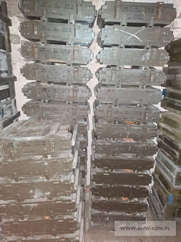 Skrzynie i opakowania drewniane różne (1.821 szt.) - pakiet zawierający 30 poz. asort. (wg oddzielnego wykazu), w tym m.in.: opakowania ramowe do min, skrzynie drewniane do granatów ręcznych, skrzynie drewniane do trotylu, skrzynie drewniane do pocisku rakietowego M-21 itp. 