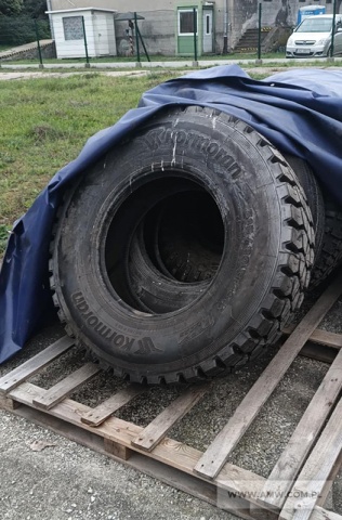 Opony do pojazdów różnego typu - pakiet zawierający 7 poz. asort., w tym: opona 14.00-20 TS - 3 szt., opona 8.25R20 - 1 szt., opona 9.00R20 BCI-342 - 1 szt., opona C 205/80R16 T 110S - 2 szt., opona C 315/80R22,5 156/150L przód - 1 szt., opona C 315/80R22,5 156/150L tył - 1 szt., opona C 37-12,5R16,5 T 124L - 2 szt. 