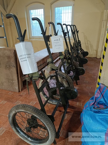 Sprzęt służby łączności - pakiet zawierający 6 poz. asort., w tym: kabel telefoniczny TTWK10x2 - 200 m, wózki kablowe WZK-1 - 4 szt., zwijak do kabla PKL-2 - 2 szt. 