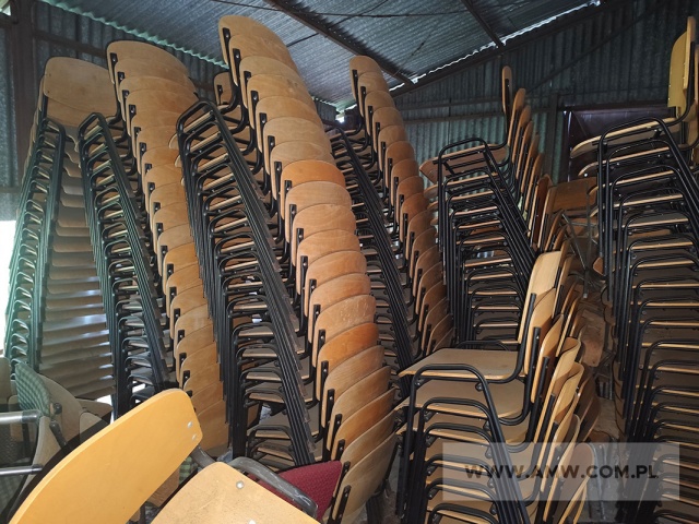 Sprzęt służby infrastruktury - pakiet zawierający 12 poz. asort. (wg oddzielnego wykazu), w tym m.in.: krzesła biurowe, regały biblioteczne, szafy na akta itp. 