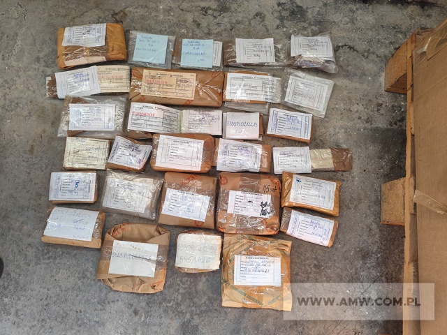 Sprzęt służby czołgowo-samochodowej - pakiet zawierający 112 poz. asort. (wg oddzielnego wykazu), w tym m.in.: zawleczki, śruby, uszczelki, podkładki, pierścienie itp. 