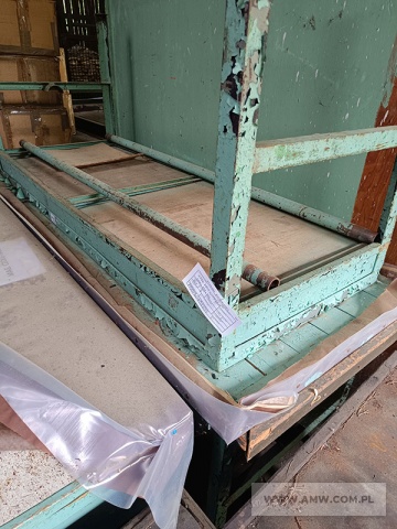 Wyposażenie warsztatu - pakiet zawierający 8 poz. asort. (wg oddzielnego wykazu), w tym m.in.: stoły różnego typu, wanna metalowa, wózek unoszący widłowy itp. 