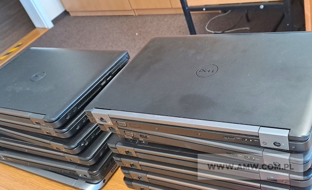 Sprzęt informatyczny - pakiet zawierający 39 poz. asort. (wg oddzielnego wykazu), w tym: komputery i notebooki różnego typu (bez dysków twardych) 