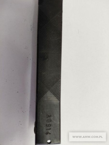 Asortyment służby uzbrojenia i mundurowej - pakiet zawierający 68 poz. asort. (wg oddzielnego wykazu), w tym m.in.: noże wz. 1969 - 6 szt. oraz oznaki stopni - 3 714 szt. (różne rodzaje) 