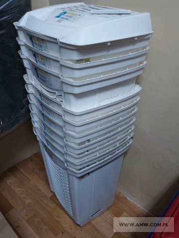 Artykuły mundurowe - pakiet zawierający 36 poz. asort. (wg oddzielnego wykazu), w tym m.in.: bluza robocza - 15 szt., kurtka robocza - 26 szt., spodnie robocze - 79 szt., podpinka pod spodnie robocze - 79 szt., kosze na bieliznę - 13 szt. itp. 