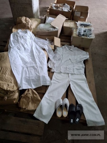 Odzież służby medycznej - pakiet zawierający 12 poz. asort. (wg oddzielnego wykazu), w tym m.in.: obuwie medyczne, spodnie lekarza, bluzy płócienne itp. 