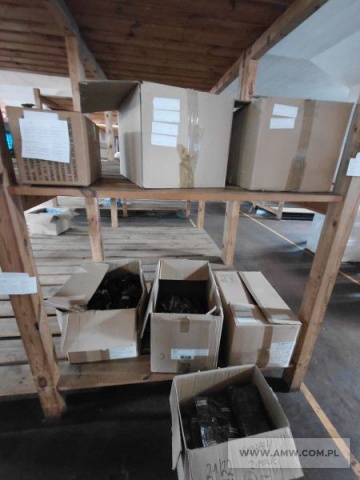 Asortyment służby uzbrojenia i mundurowej - pakiet zawierający 68 poz. asort. (wg oddzielnego wykazu), w tym m.in.: noże wz. 1969 - 6 szt. oraz oznaki stopni - 3 714 szt. (różne rodzaje) 