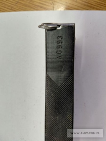 Asortyment służby uzbrojenia i mundurowej - pakiet zawierający 68 poz. asort. (wg oddzielnego wykazu), w tym m.in.: noże wz. 1969 - 6 szt. oraz oznaki stopni - 3 714 szt. (różne rodzaje) 