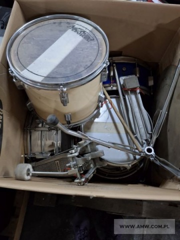 Sprzęt kulturalno-oświatowy - pakiet zawierający 5 poz. asort. (wg oddzielnego wykazu), w tym m.in.: zestawy i naciągi perkusyjne itp. 