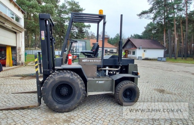 Podnośnik widłowy spalinowy terenowy GPW-202T 